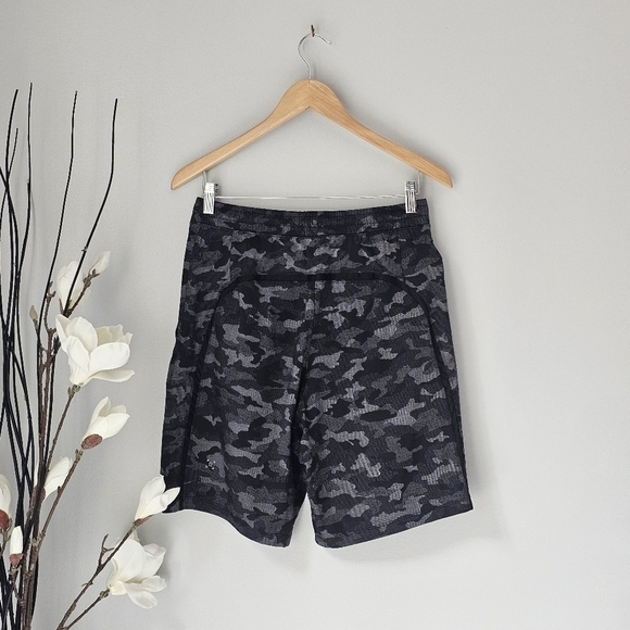 LULULEMON T.H.E. Short *Linerless Mesh Camo 9" - Picture 3 of 11